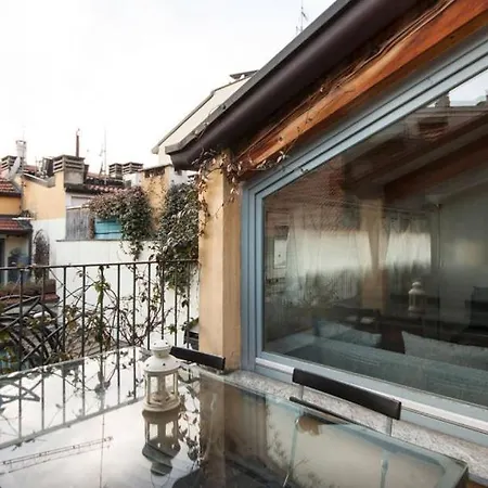Dhomes - And - Duomo Delight, Terrace Milaan